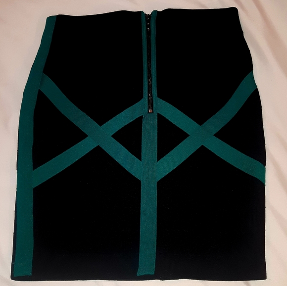Guess by Marciano bandage skirt - Picture 2 of 2